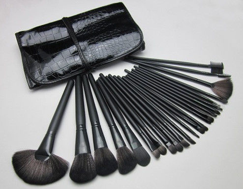 Черная деревянная косметическая козочка комплектов щетки 24PCS синтетическая для женщин